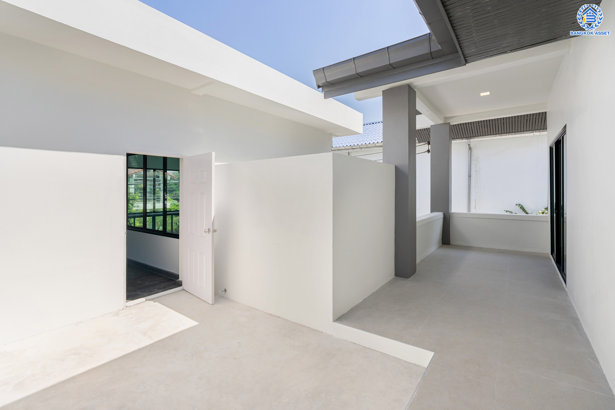 บ้านมือสองตกแต่งใหม่ ซอยวัดเวฬุวนาราม36 สรงประภา-ดอนเมือง บ้านเดี่ยวหลังใหญ่ เนื้อที่ 101 ตร.ว. ฟังก์ชัน 5 ห้องนอน 5 ห้องน้ำ 1 ห้องอเนกประสงค์ 1 ห้องรับประทานอาหาร 1 ห้องแม่บ้าน จอดรถได้ถึง 4 คัน บนทำเลดีที่สุด ใกล้สนามบินดอนเมือง ทางด่วน "ศรีสมาน" และรถไฟฟ้าสายสีแดง "สถานีดอนเมือง"